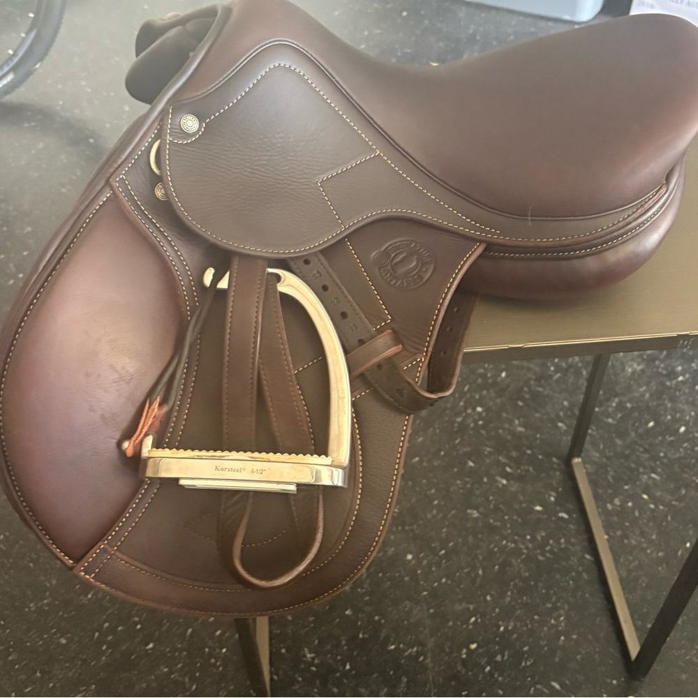 Excellent condition 16” Antares 2022 leather saddle 4.5”